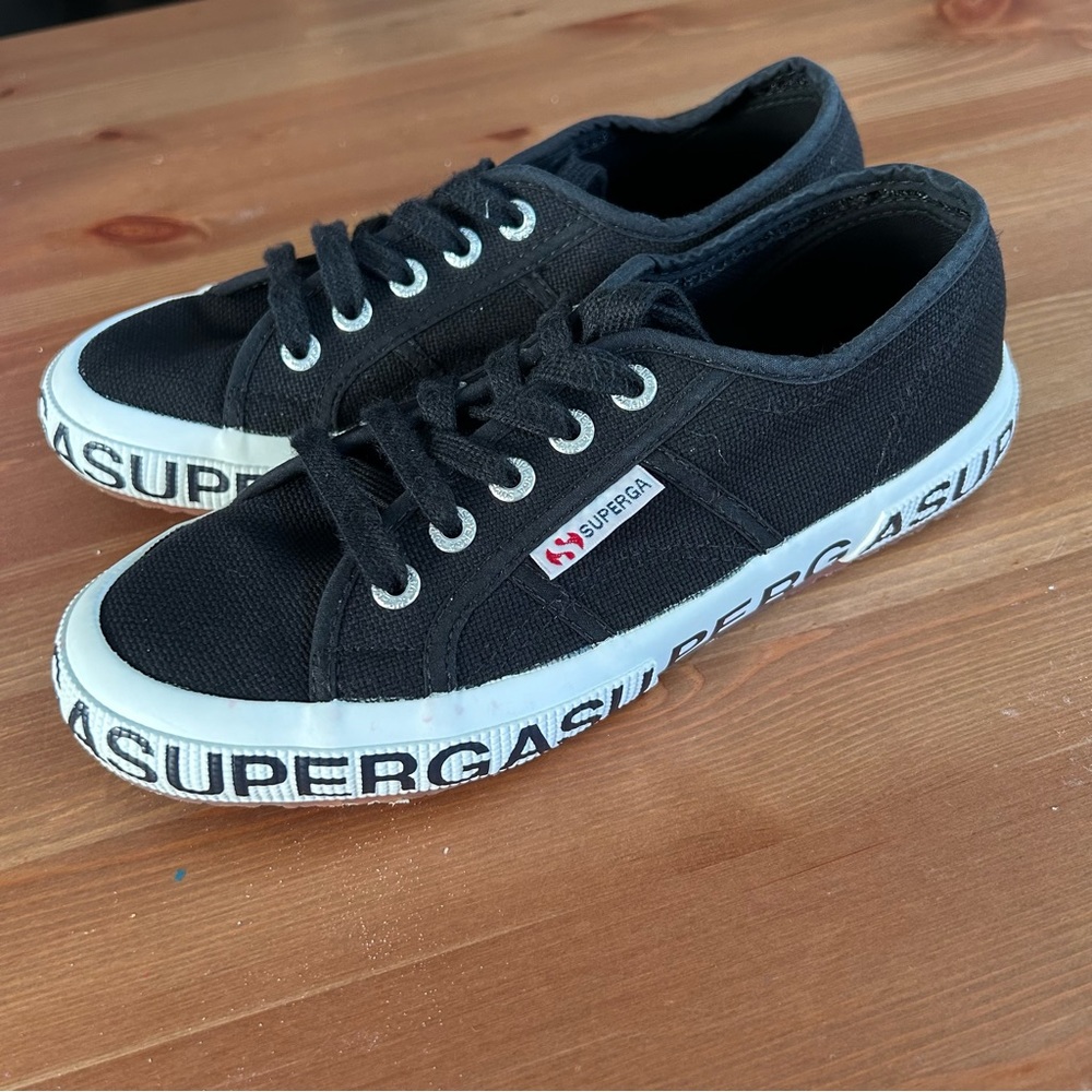 Superga Logo Classic Sneaker